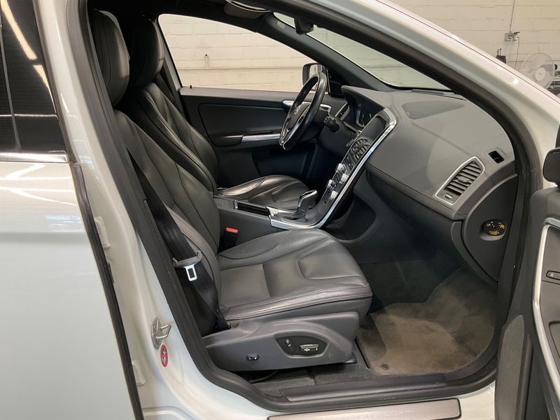 Volvo XC60 2.0 D4 Linje Inscription 2WD 2017 – снимка 17