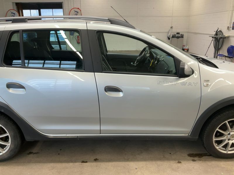 Dacia Logan MCV 1.5 dCi Stepway — zdjęcie 7
