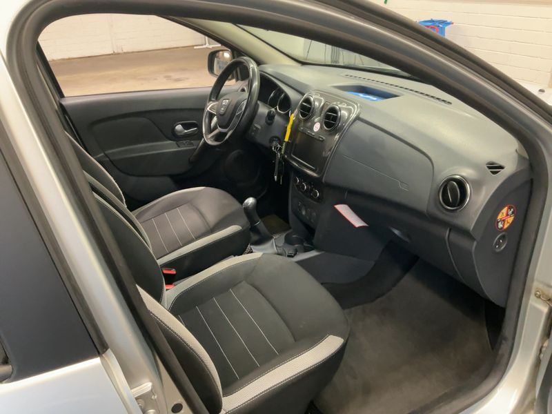 Dacia Logan MCV 1.5 dCi Stepway — zdjęcie 11
