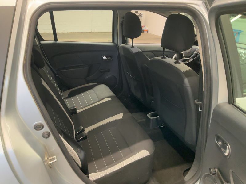 Dacia Logan MCV 1.5 dCi Stepway — zdjęcie 14