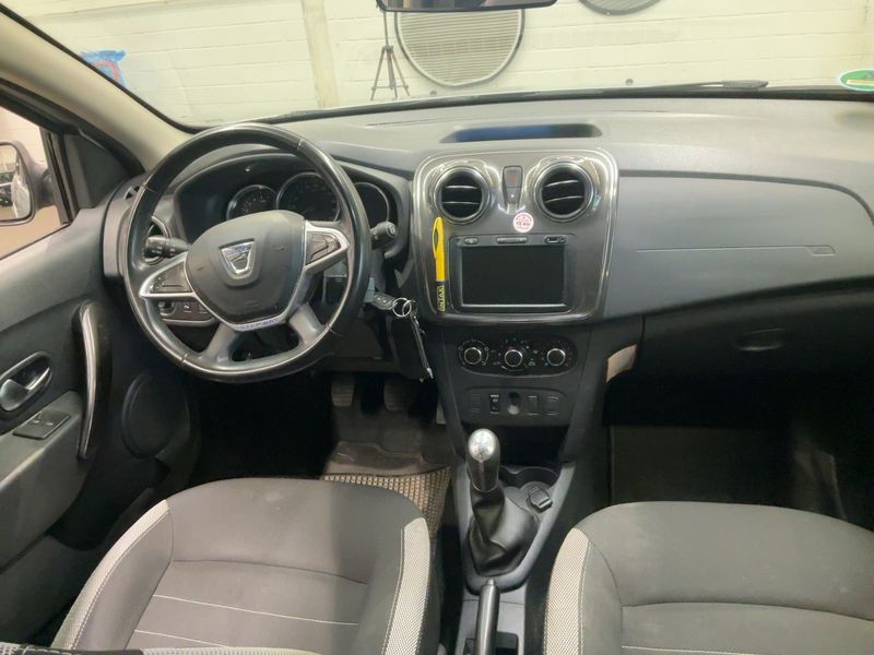 Dacia Logan MCV 1.5 dCi Stepway — zdjęcie 12