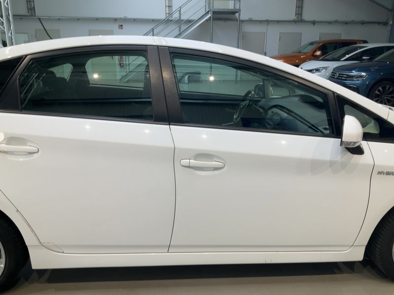 Toyota Prius 1.8 Comfort — zdjęcie 7