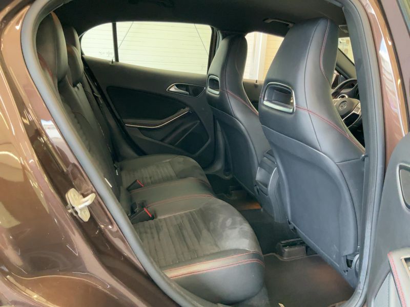 Mercedes-Benz GLA-Klasse GLA 220 d AMG Line 2015 – снимка 19