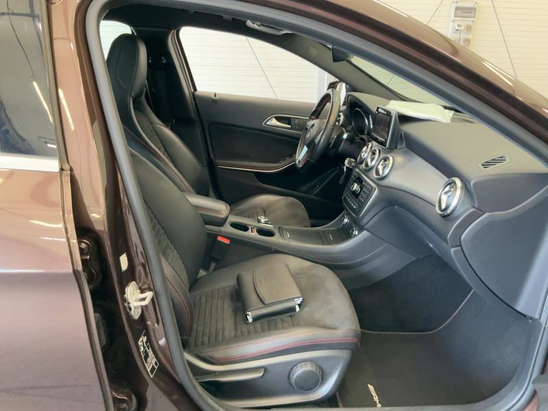 Mercedes-Benz GLA-Klasse GLA 220 d AMG Line 2015 – снимка 16