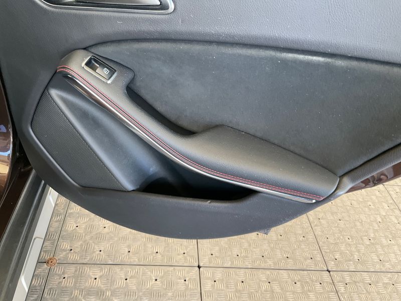 Mercedes-Benz GLA-Klasse GLA 220 d AMG Line 2015 – снимка 26