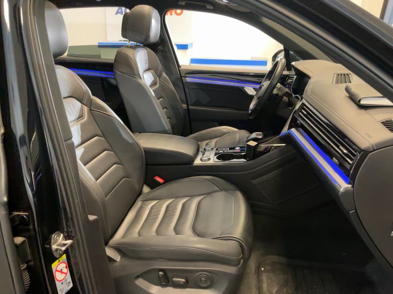 Volkswagen Touareg 3.0 eHybrid R 4Motion — zdjęcie 11