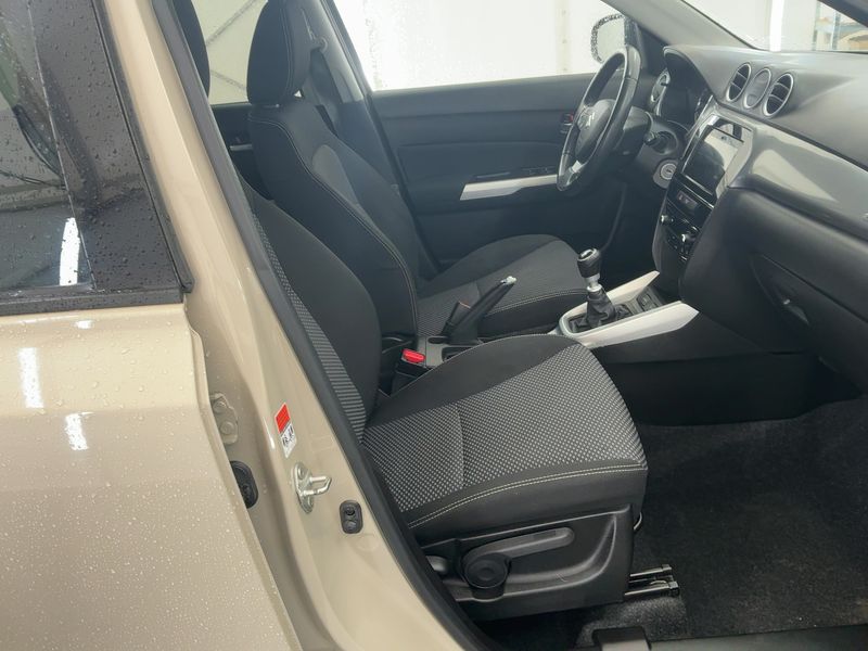 Suzuki Vitara 1.6 DDiS Comfort+ 4x4 — zdjęcie 11