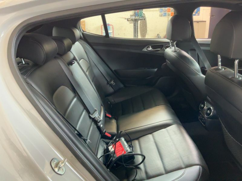 Kia Stinger 3.3 V6 TGDI GT 4WD — zdjęcie 14