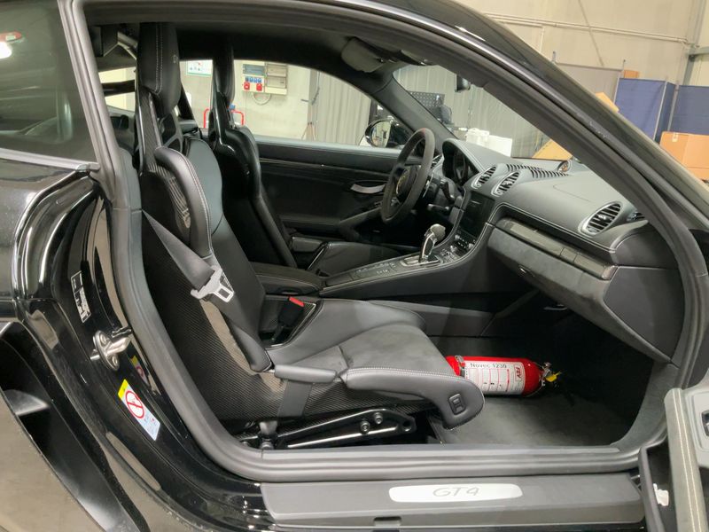 Porsche 718 Cayman GT4 4.0 — zdjęcie 11