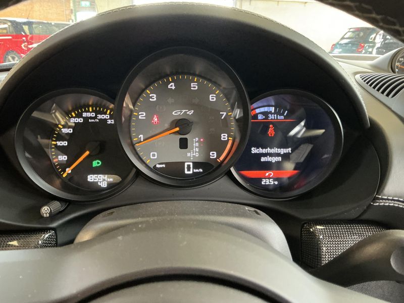 Porsche 718 Cayman GT4 4.0 — zdjęcie 13