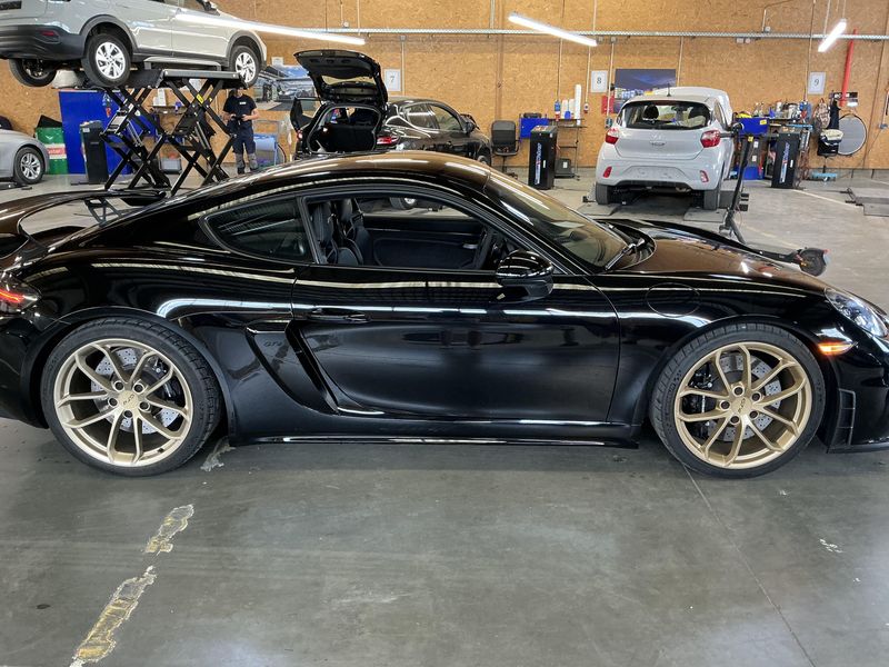 Porsche 718 Cayman GT4 4.0 — zdjęcie 7