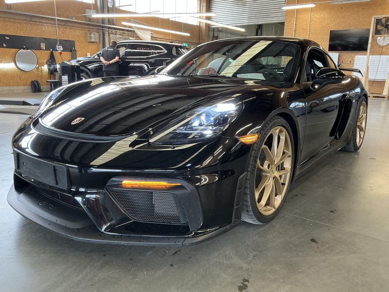 Porsche 718 Cayman GT4 4.0