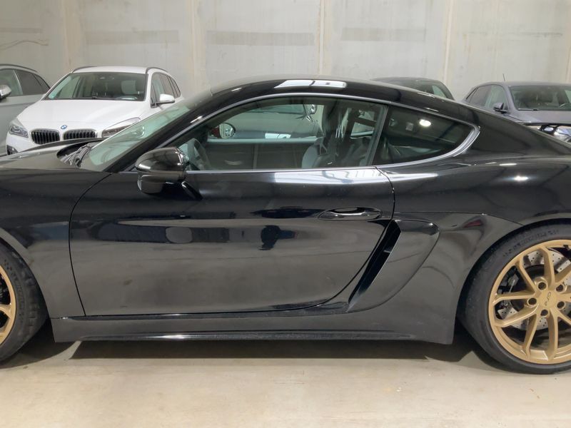 Porsche 718 Cayman GT4 4.0 — zdjęcie 4