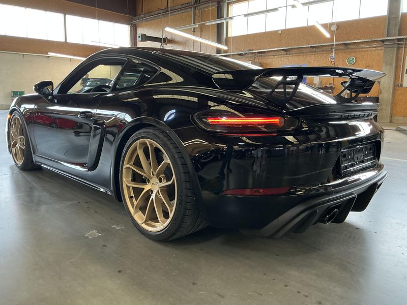 Porsche 718 Cayman GT4 4.0 — zdjęcie 3