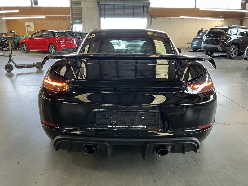 Porsche 718 Cayman GT4 4.0 — zdjęcie 5