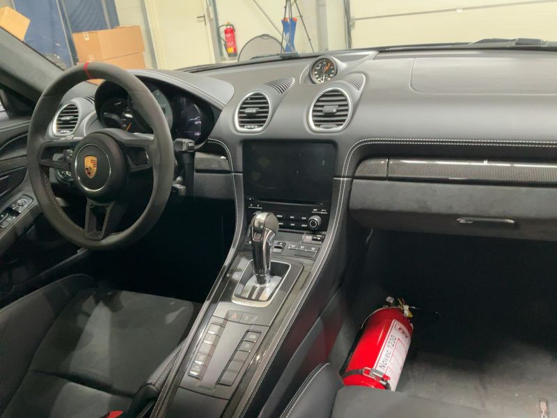 Porsche 718 Cayman GT4 4.0 — zdjęcie 12