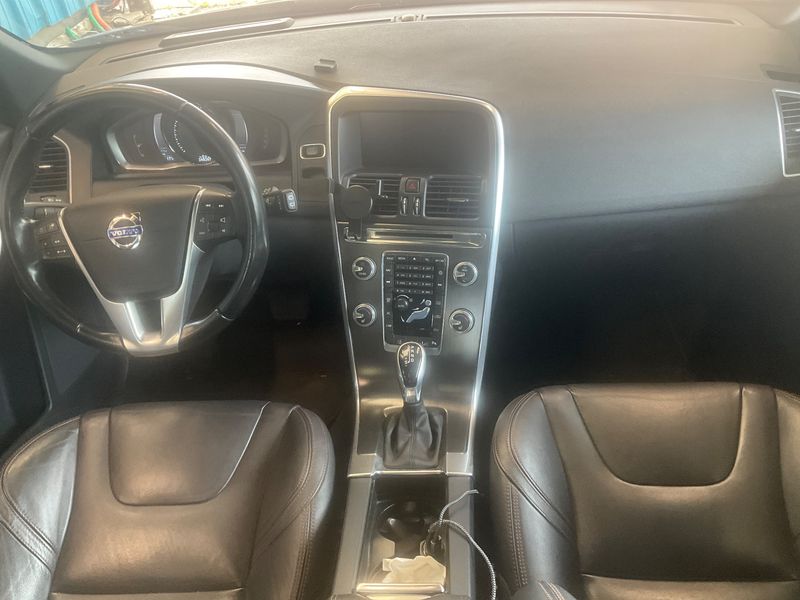 Volvo XC60 2.0 D4 Xenium 2015 – снимка 17
