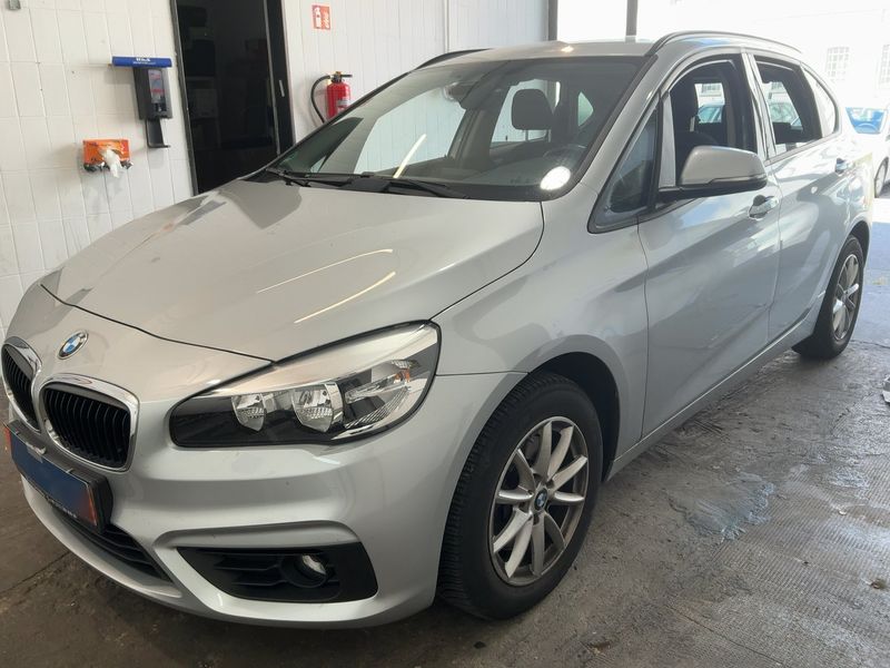 BMW 2er 218i Active Tourer Basis