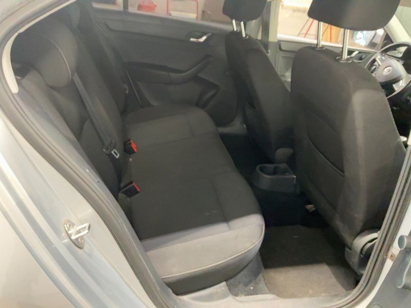 Skoda Rapid 1.2 TSI Ambition — zdjęcie 14