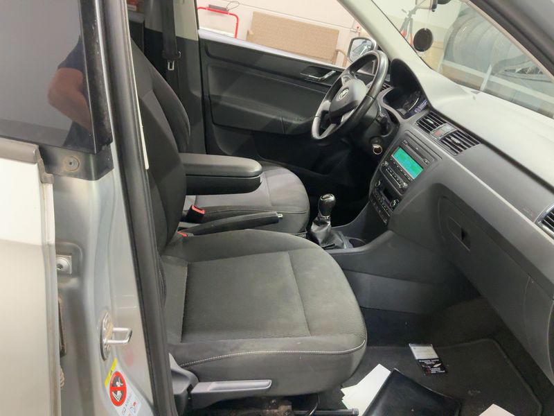 Skoda Rapid 1.2 TSI Ambition — zdjęcie 11