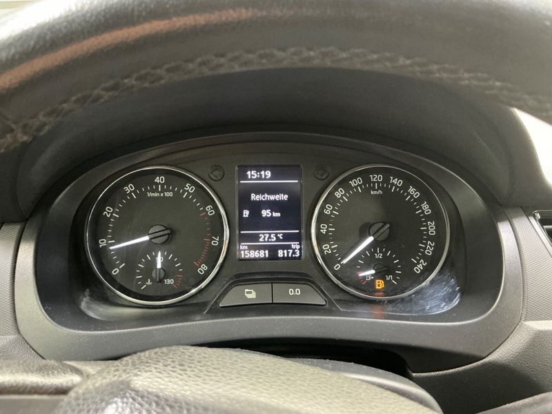 Skoda Rapid 1.2 TSI Ambition — zdjęcie 13