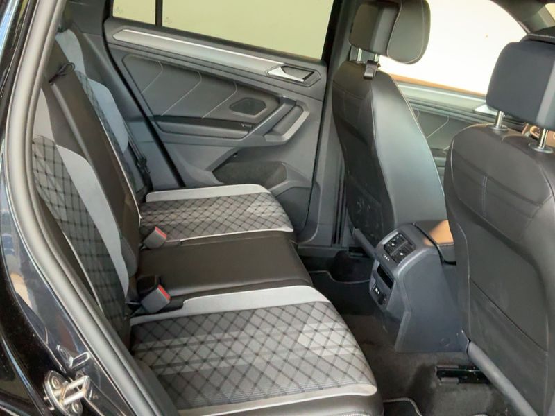 Volkswagen Tiguan 2.0 TDI R-Line 4Motion — zdjęcie 14