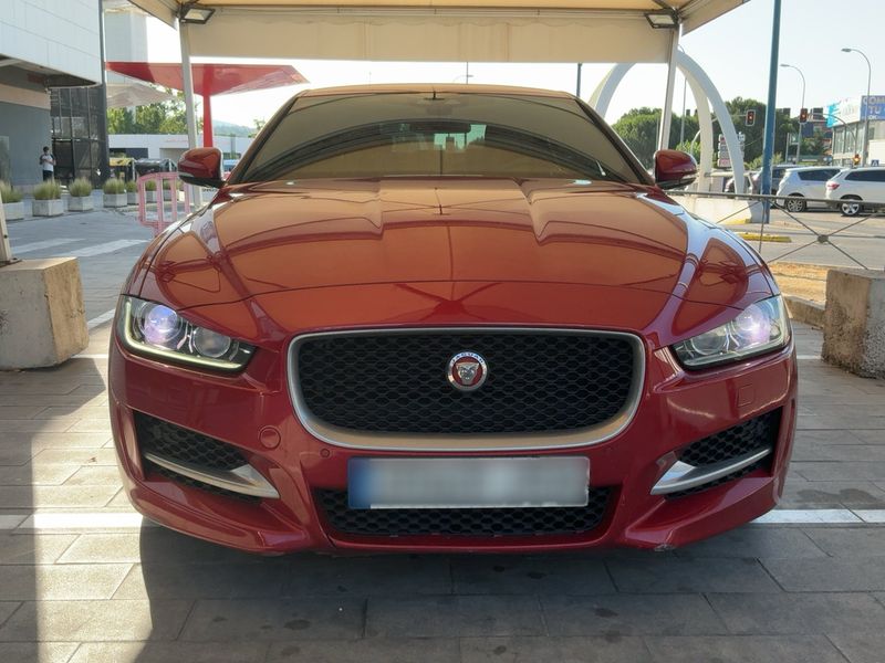 Jaguar XE 20d R-Sport — zdjęcie 9