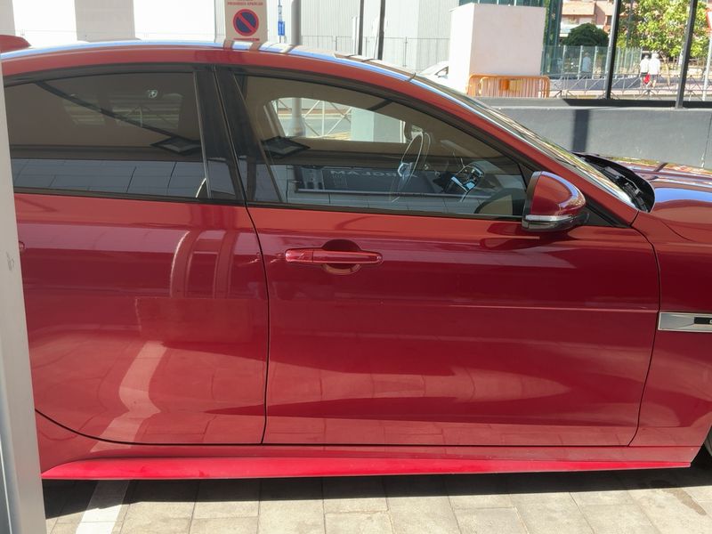 Jaguar XE 20d R-Sport — zdjęcie 7