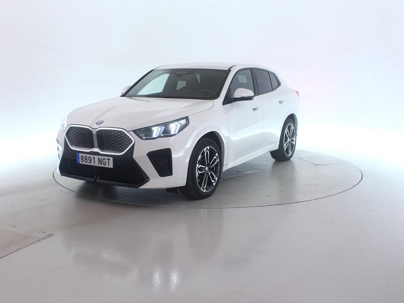 BMW iX2 eDrive20 M Sport — zdjęcie 2