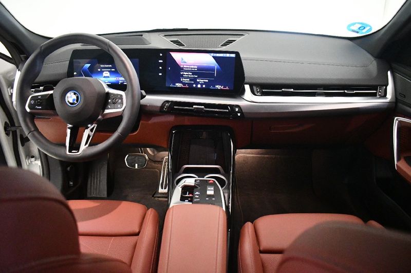 BMW iX2 eDrive20 M Sport — zdjęcie 11