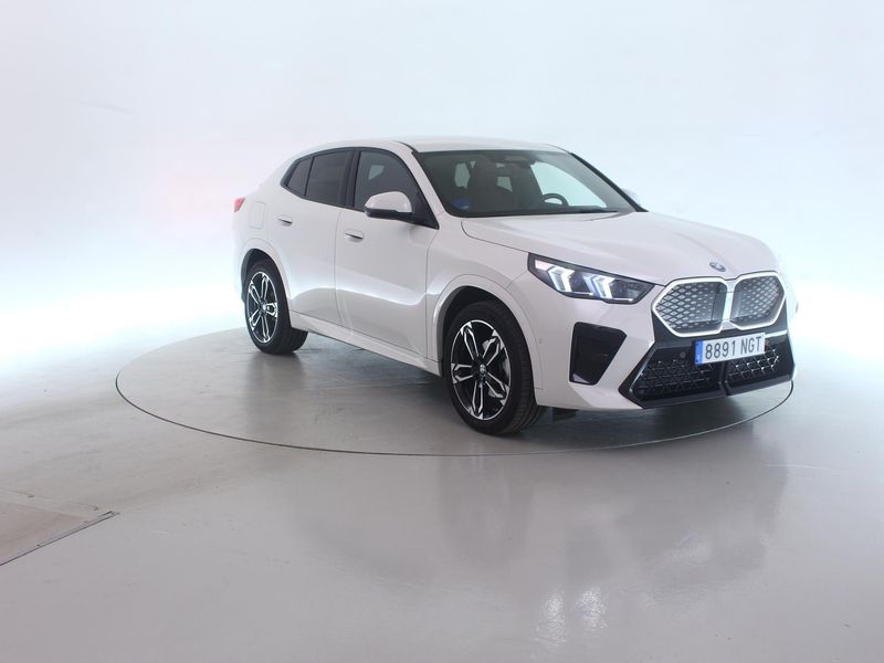 BMW iX2 eDrive20 M Sport — zdjęcie 8