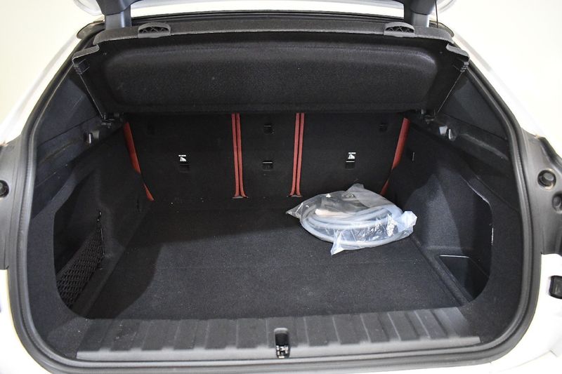 BMW iX2 eDrive20 M Sport — zdjęcie 9