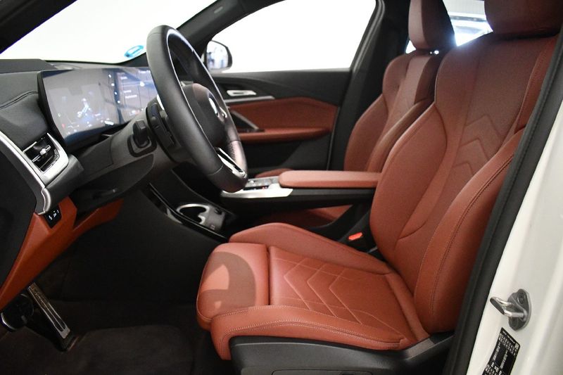 BMW iX2 eDrive20 M Sport — zdjęcie 10