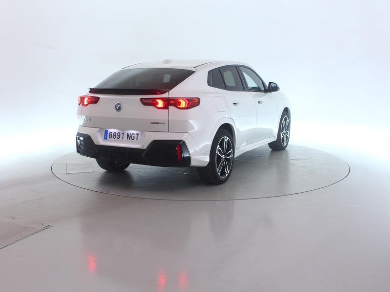 BMW iX2 eDrive20 M Sport — zdjęcie 5