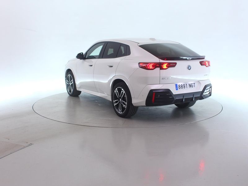 BMW iX2 eDrive20 M Sport — zdjęcie 3