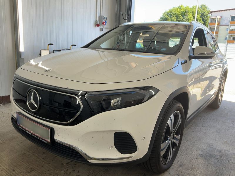 Mercedes-Benz EQA 250 Electric Art