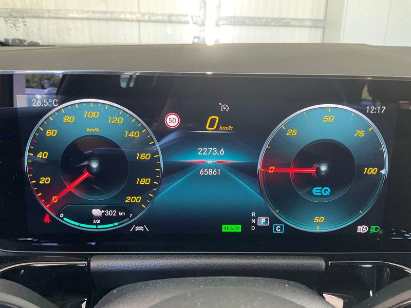 Mercedes-Benz EQA 250 Electric Art — zdjęcie 13