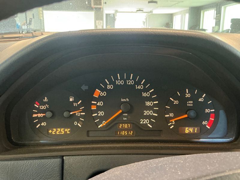 Mercedes-Benz E-Klasse E 220 Diesel Elegance — zdjęcie 4