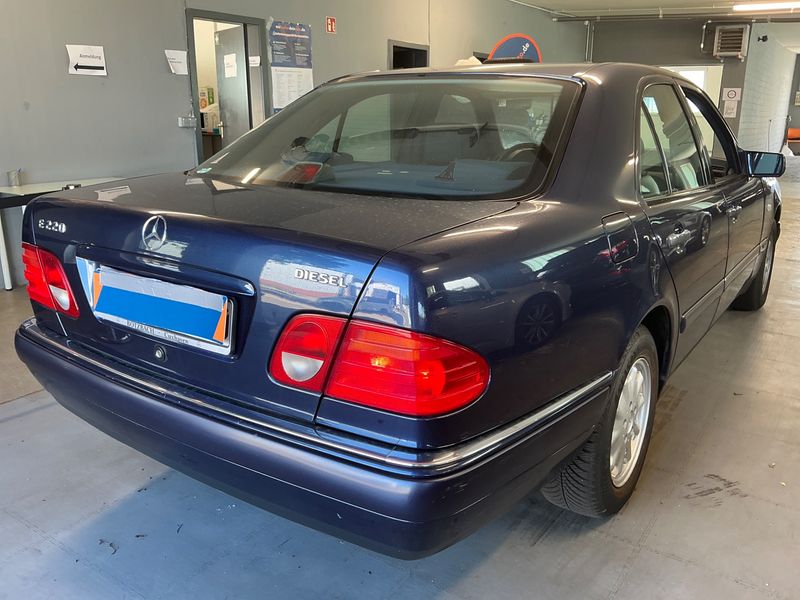 Mercedes-Benz E-Klasse E 220 Diesel Elegance — zdjęcie 2