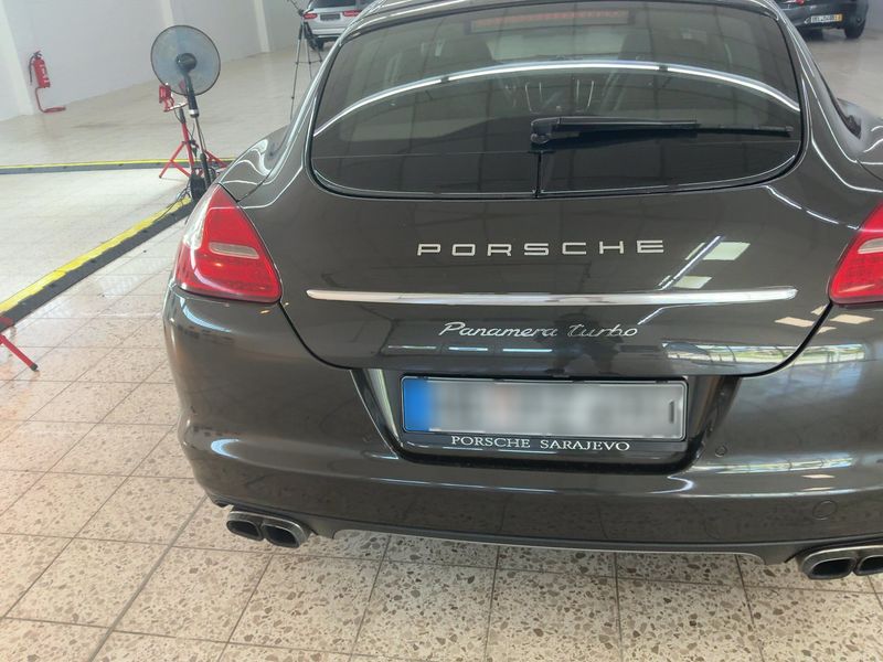 Porsche Panamera Turbo — zdjęcie 10
