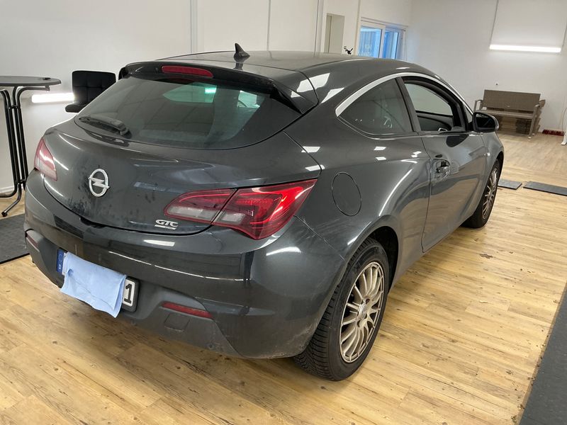 Opel Astra GTC 2.0 CDTI Innovation — zdjęcie 2