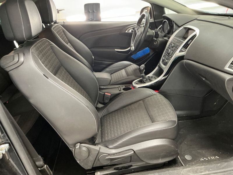 Opel Astra GTC 2.0 CDTI Innovation — zdjęcie 3