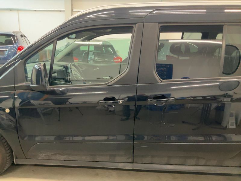 Ford Grand Tourneo Connect 1.6 TDCi Titanium — zdjęcie 4