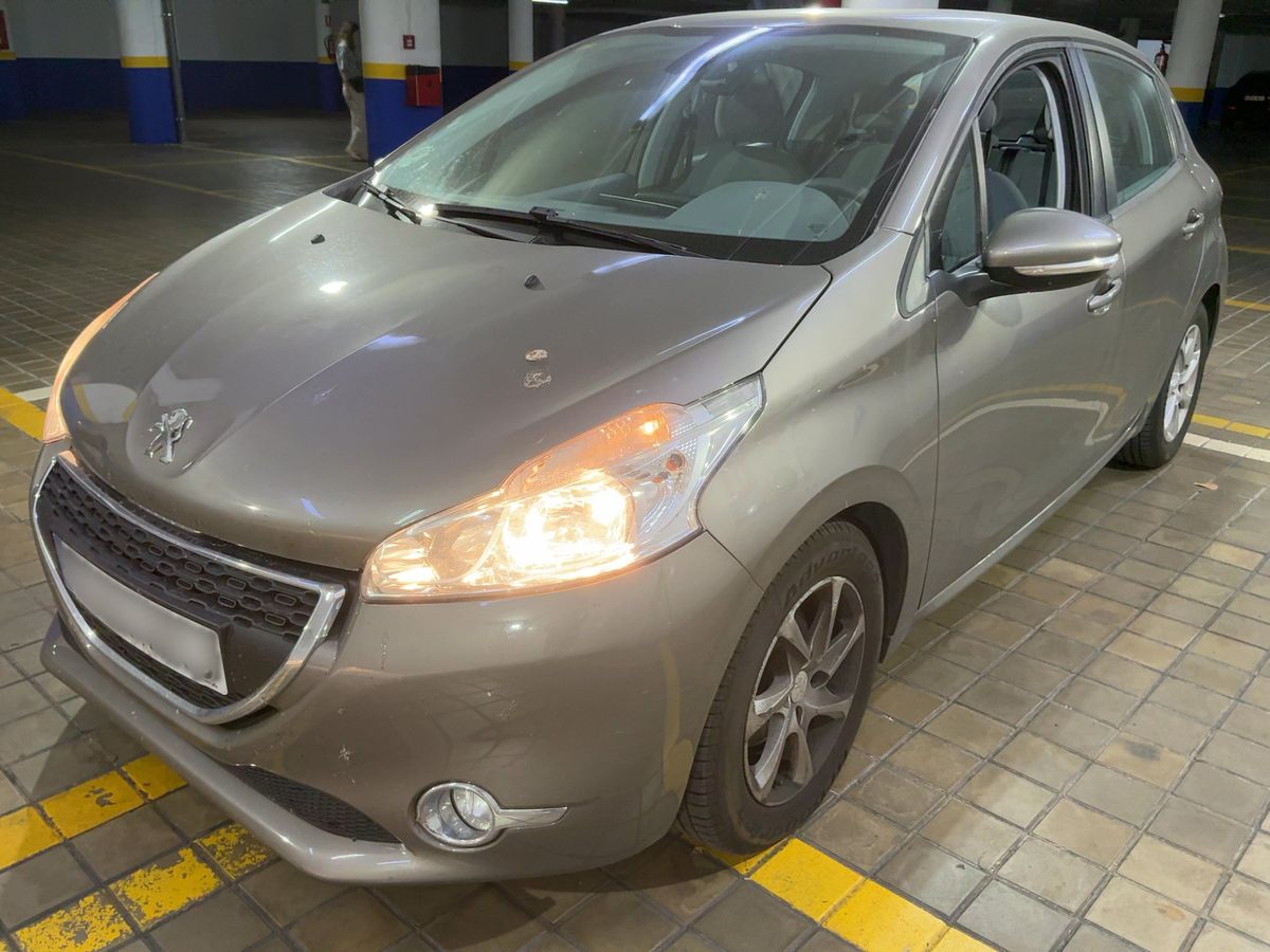 Peugeot 208 2012