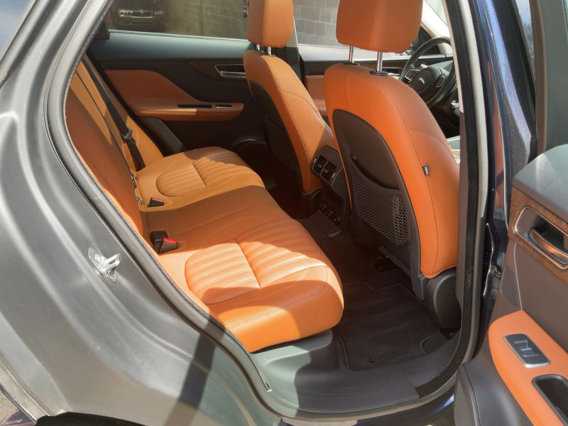 Jaguar F-Pace 20d Portfolio AWD — zdjęcie 14