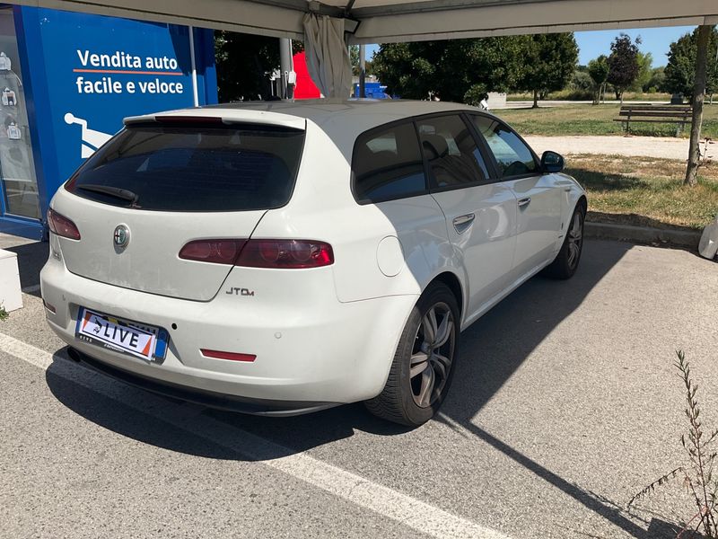 Alfa Romeo Alfa 159 2.0 JTDM — zdjęcie 2