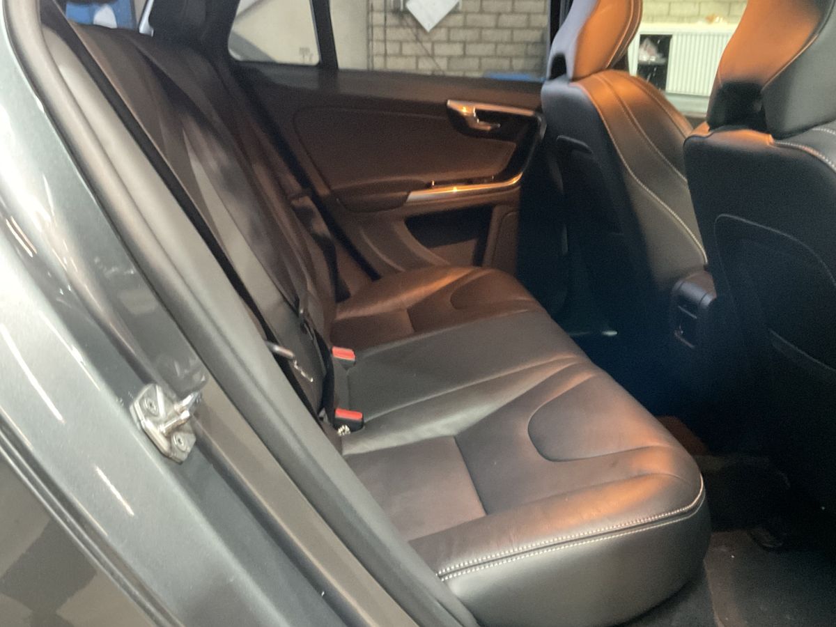 Volvo V60 2016 — photo 20