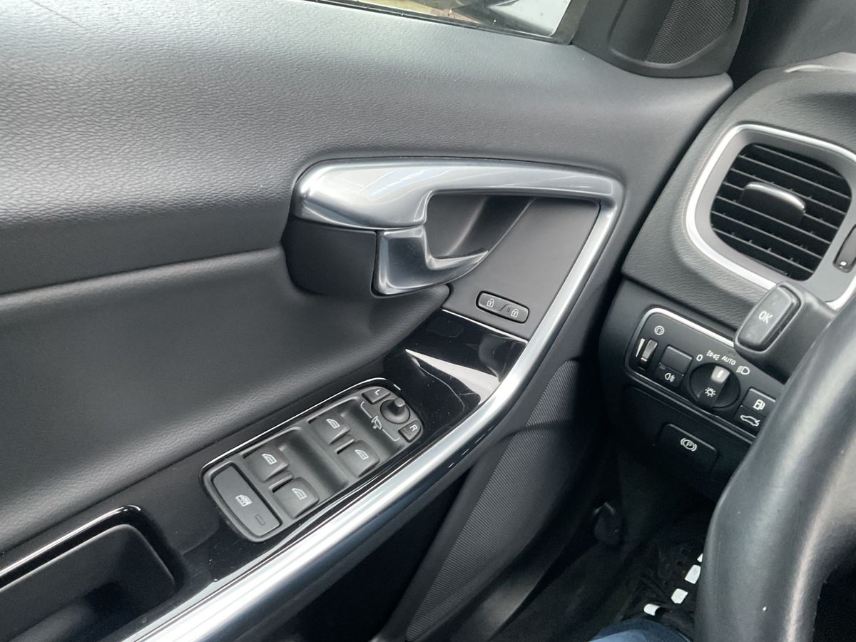 Volvo V60 2016 — photo 26