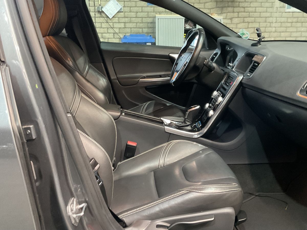 Volvo V60 2016 — photo 17