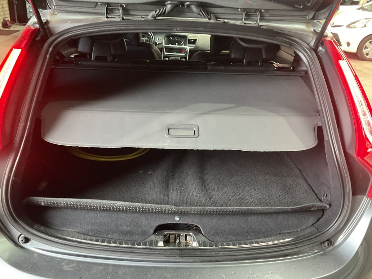 Volvo V60 2016 — photo 16